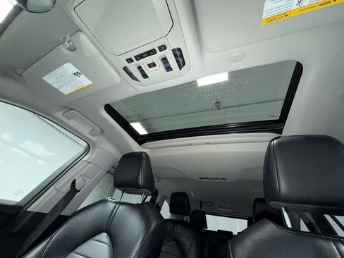 Used 2022 Toyota Highlander XLE AWD/4WD image 13