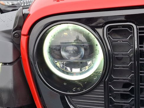 Certified 2025 Jeep Wrangler Willys image 9