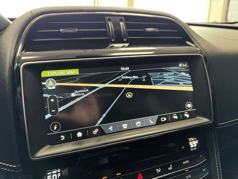 Used 2019 Jaguar F-PACE S image 22