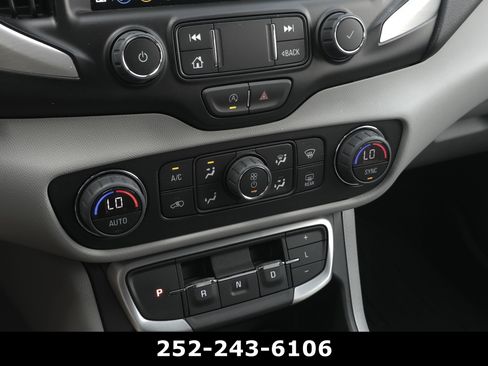 Used 2024 GMC Terrain SLE w/ Driver Convenience Package FWD image 15