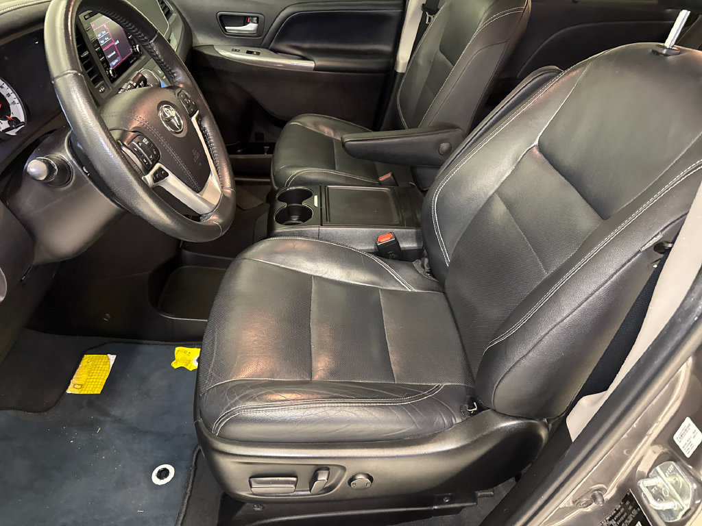 Used 2020 Toyota Sienna SE FWD image 19