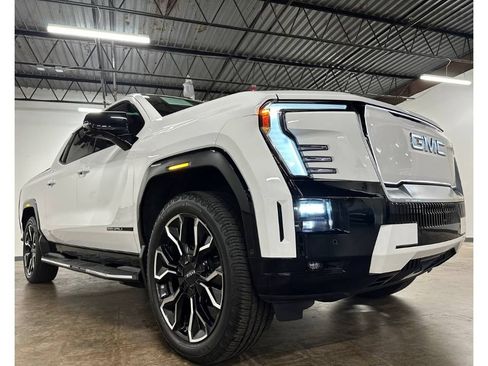 Used 2025 GMC Sierra EV Denali AWD/4WD image 6
