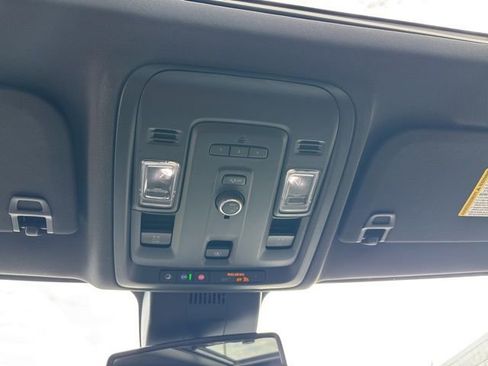 Used 2023 GMC Yukon SLT image 30