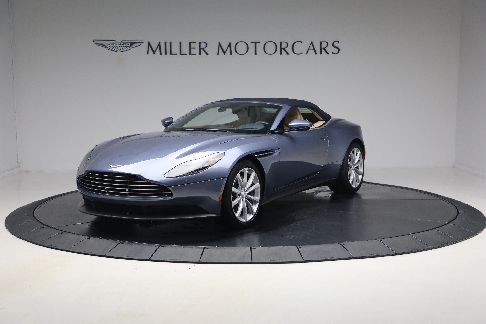 Used 2022 Aston Martin DB11 Volante RWD image 16