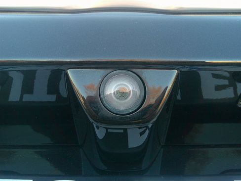 Used 2017 Chrysler Pacifica Touring Plus image 35