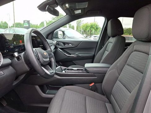 Used 2025 Chevrolet Equinox LT FWD image 13