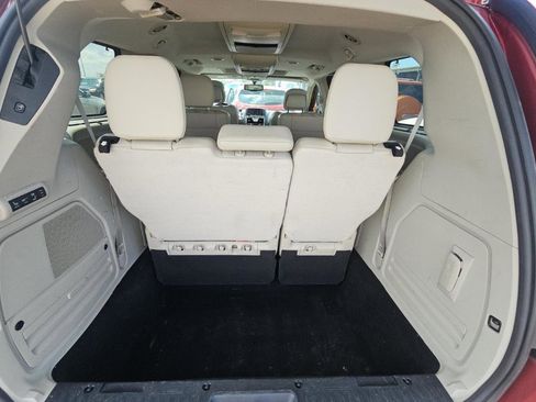 Used 2014 Chrysler Town & Country Limited w/ Luxury Group FWD image 19