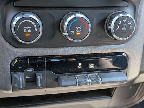 Used 2024 RAM 2500 Big Horn image 24