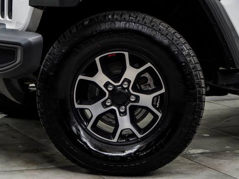 Used 2022 Jeep Wrangler Unlimited Rubicon AWD/4WD image 3