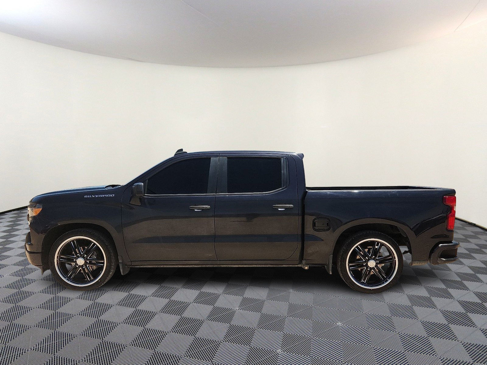 Used 2023 Chevrolet Silverado 1500 Custom RWD image 2