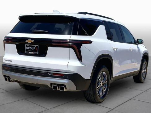Used 2025 Chevrolet Traverse LT FWD image 13