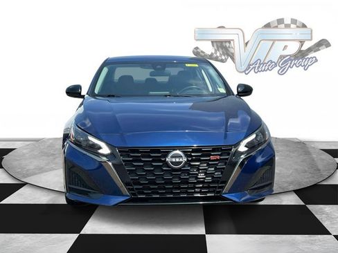 Used 2024 Nissan Altima 2.5 SR FWD image 2