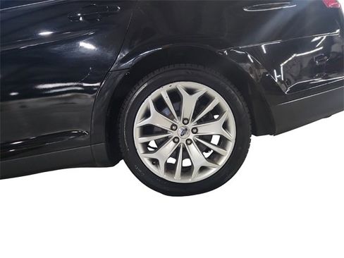 Used 2018 Ford Taurus Limited image 27