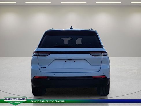 Used 2023 Jeep Grand Cherokee Altitude image 5