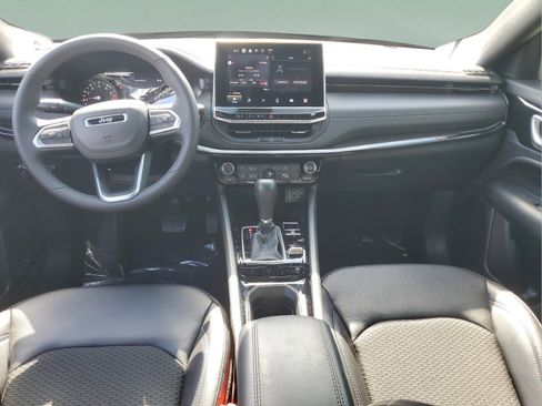 Used 2026 Jeep Compass Latitude AWD/4WD image 8
