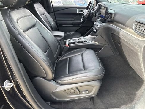 Used 2020 Ford Explorer XLT w/ Equipment Group 202A image 15