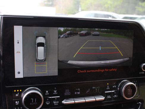 Used 2024 Toyota Highlander Platinum AWD/4WD image 15