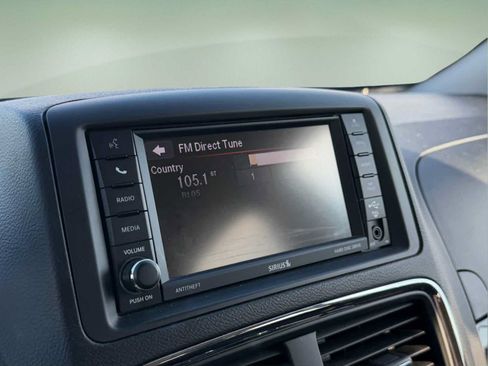 Used 2018 Dodge Grand Caravan SE w/ UConnect Hands-Free Group FWD image 10