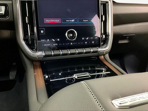 New 2026 GMC Yukon Denali w/ Denali Reserve Package AWD/4WD image 7