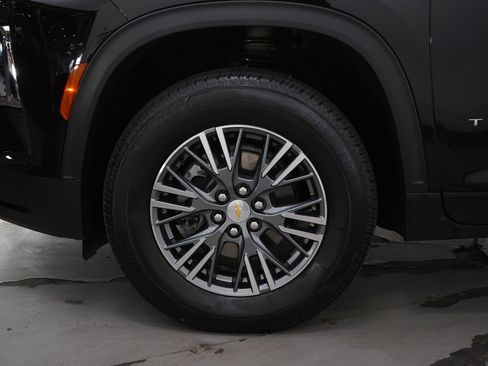 Used 2024 Chevrolet Traverse LT w/ Trailering Package AWD/4WD image 30