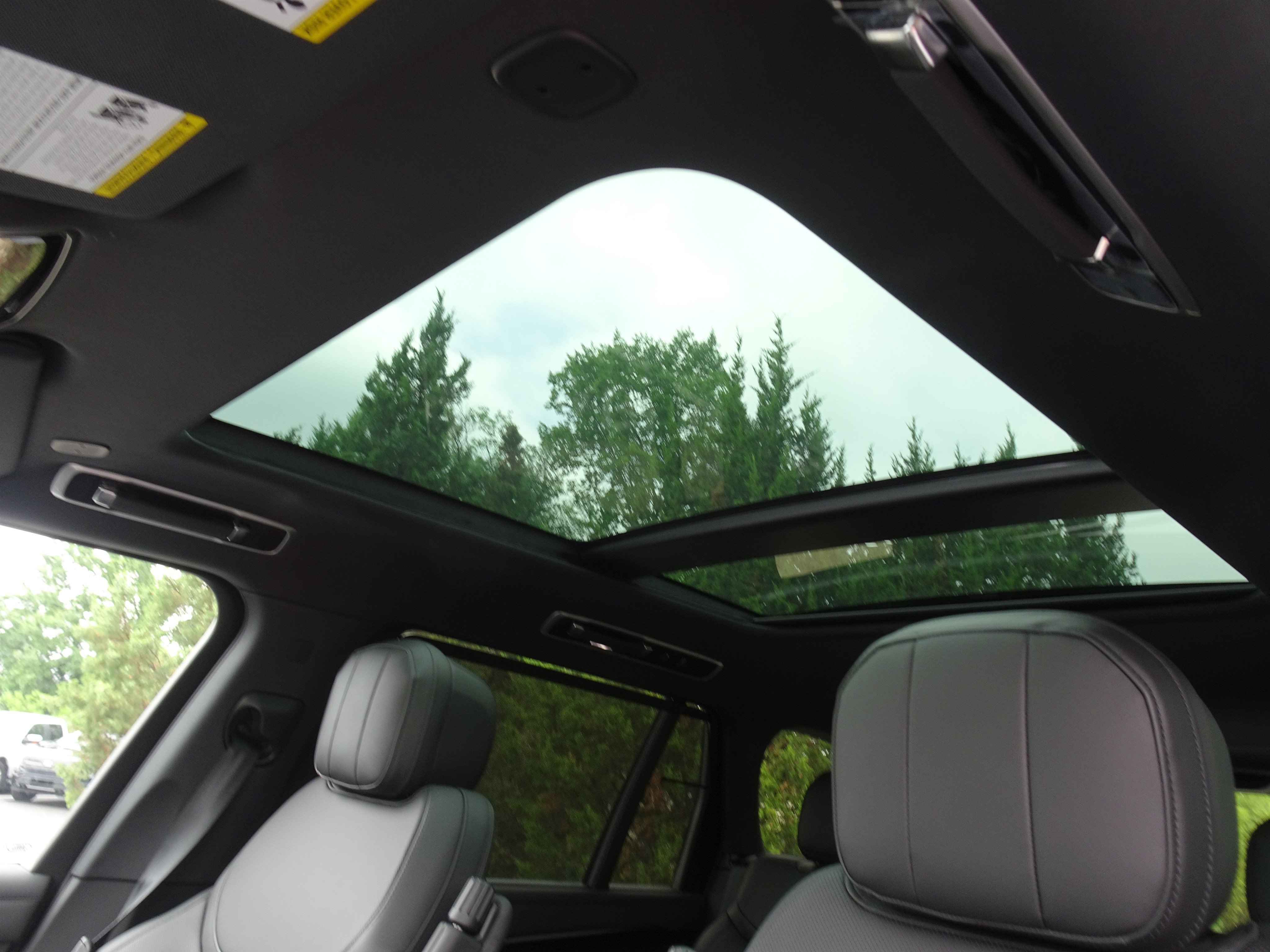 New 2026 Land Rover Range Rover Long Wheelbase SE AWD/4WD image 5