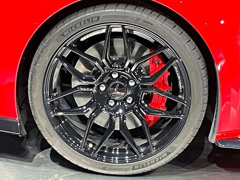 Used 2024 Chevrolet Corvette Z06 RWD image 13