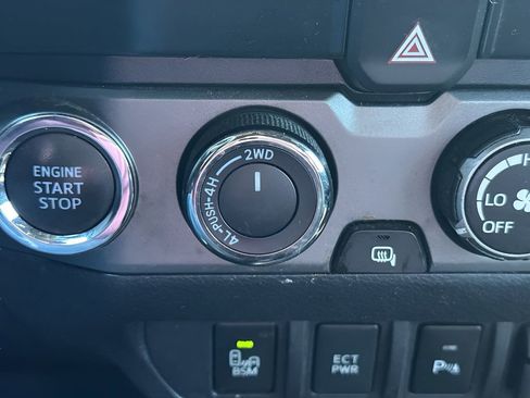 Used 2020 Toyota Tacoma TRD Off-Road w/ Technology Package image 24