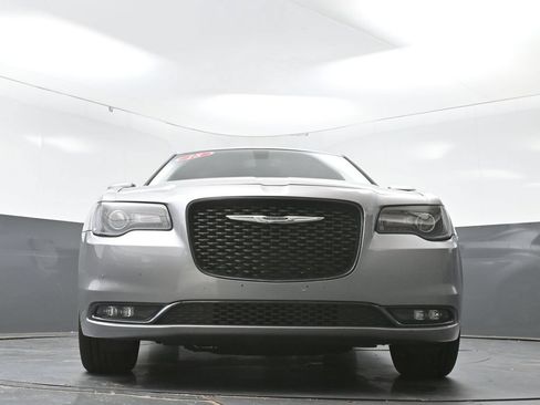 Used 2018 Chrysler 300 S w/ 300S Premium Group 2 AWD/4WD image 27