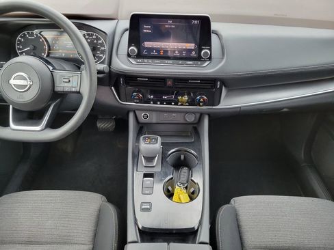 Used 2023 Nissan Rogue SV image 18