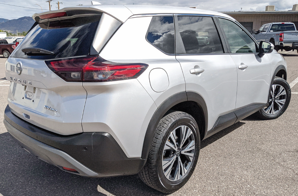 Used 2023 Nissan Rogue SV AWD/4WD image 3