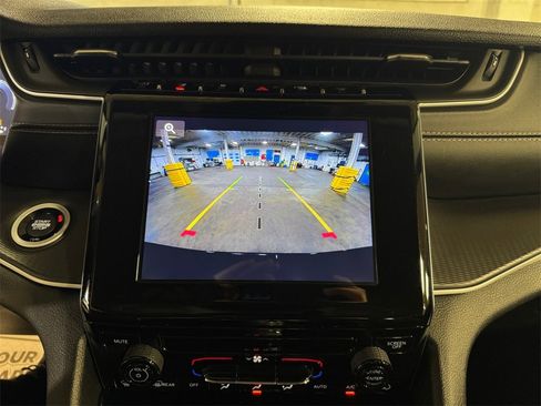 Used 2023 Jeep Grand Cherokee L Laredo image 18