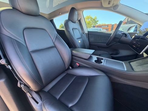 Used 2022 Tesla Model Y Long Range AWD/4WD image 28