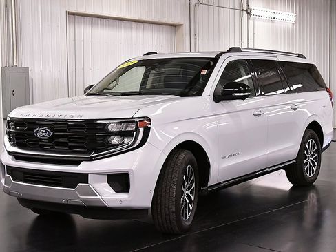 Used 2025 Ford Expedition Max Platinum image 3