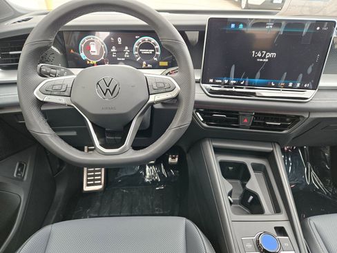 New 2026 Volkswagen Tiguan SE R-Line image 9