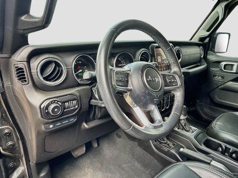 Used 2022 Jeep Wrangler Unlimited Sahara AWD/4WD image 10