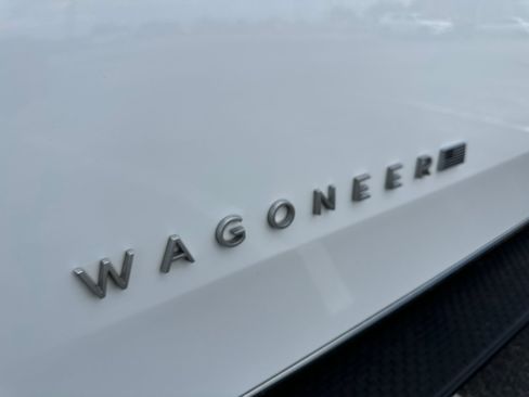 Used 2024 Jeep Wagoneer Series III AWD/4WD image 33