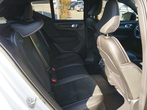 Used 2023 Volvo XC40 Recharge Ultimate image 36