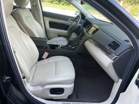 Used 2013 Lincoln MKS AWD image 24