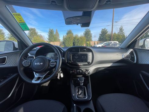 Used 2025 Kia Soul LX w/ LX Technology Package image 28
