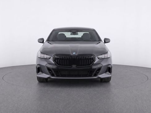 Used 2025 BMW 530i w/ M Sport Package RWD image 8