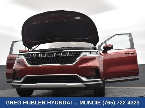 Used 2023 Kia Carnival LX FWD image 40