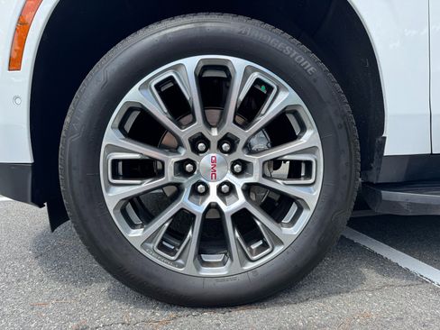 Used 2025 GMC Yukon XL Denali AWD/4WD image 76