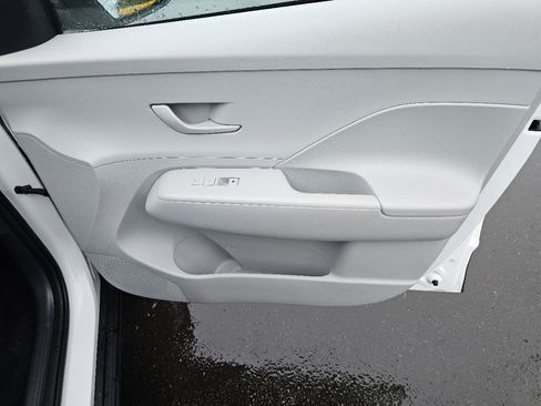 Used 2024 Hyundai Kona SE image 17