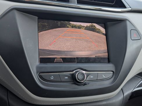 Used 2021 Chevrolet TrailBlazer LS FWD image 9