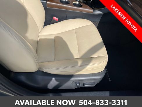 Used 2014 Toyota Avalon XLE FWD image 16