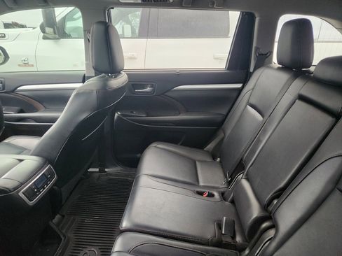 Used 2019 Toyota Highlander XLE image 8