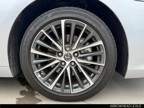 Used 2025 Lexus ES 300h w/ Premium Package FWD image 10