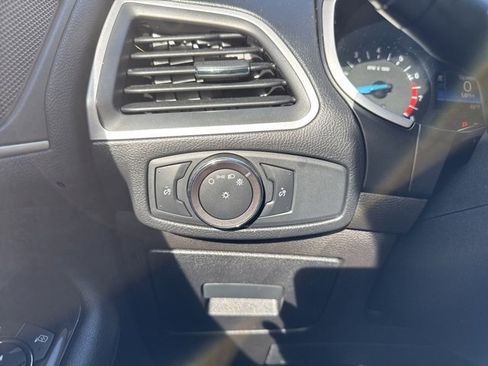 Used 2017 Ford Edge SEL image 26