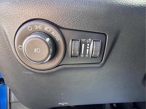 Used 2025 Jeep Compass Trailhawk AWD/4WD image 14