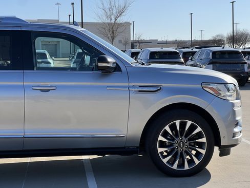 Used 2021 Lincoln Navigator Reserve image 11